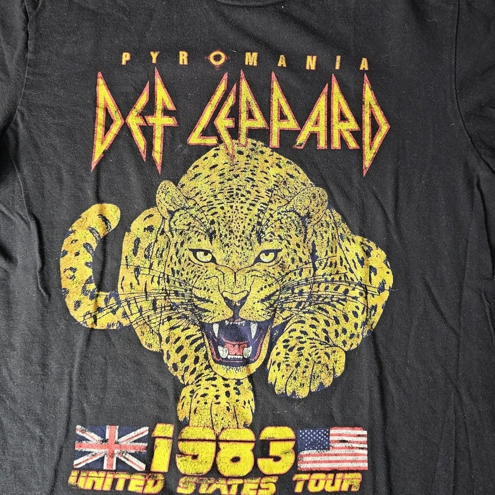Def Leppard Pyromania Shirt Mens Small Black 1983 Tour Graphic Band Rock‎ Tee